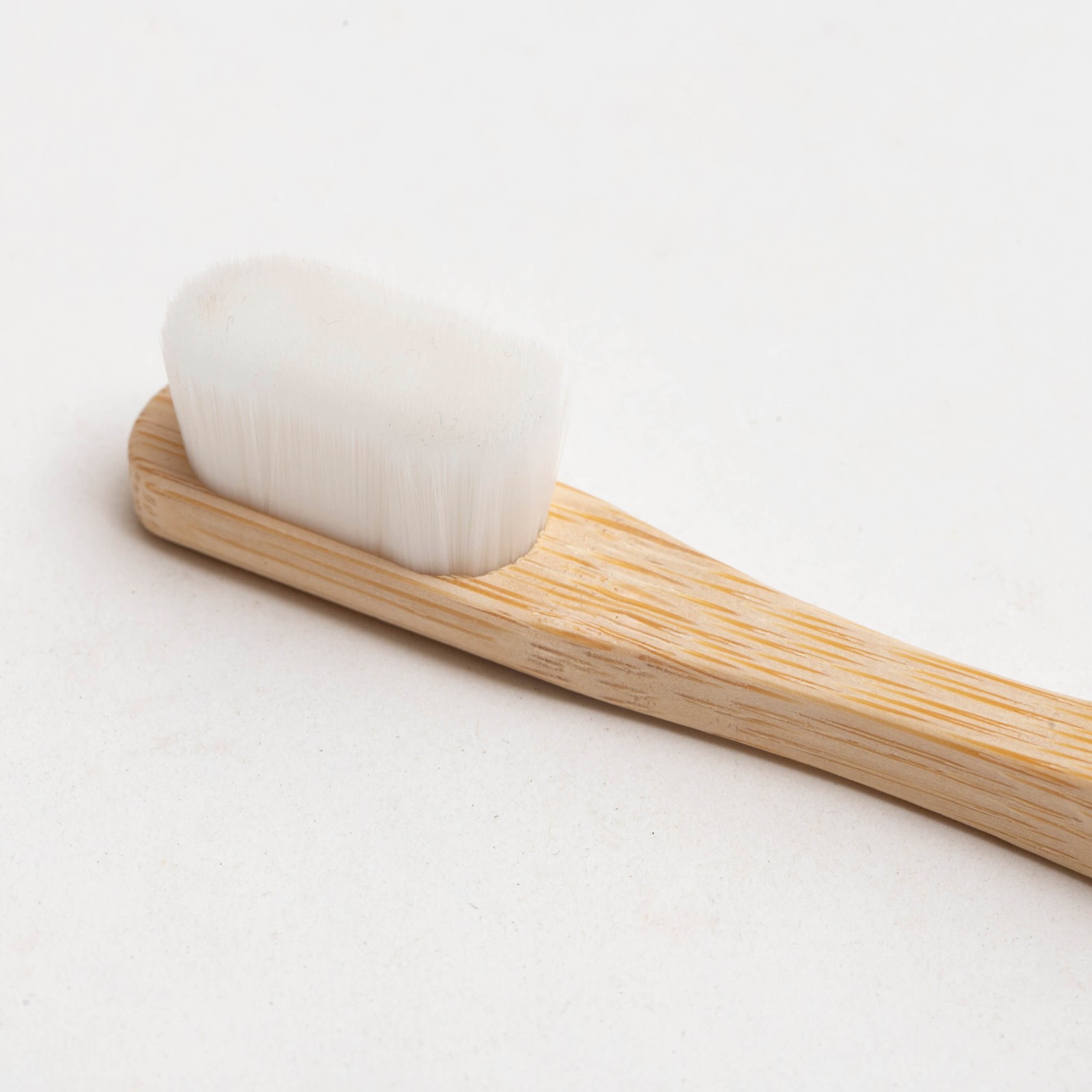 Nano Bristles White Round Handle Toothbrush alternative view